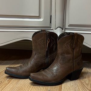 Ariat Short Western Boots Size 6 1/2 Never Worn